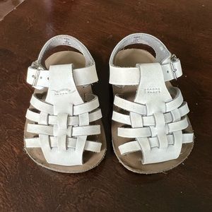 White saltwater by hoy baby sandals. Size 2.